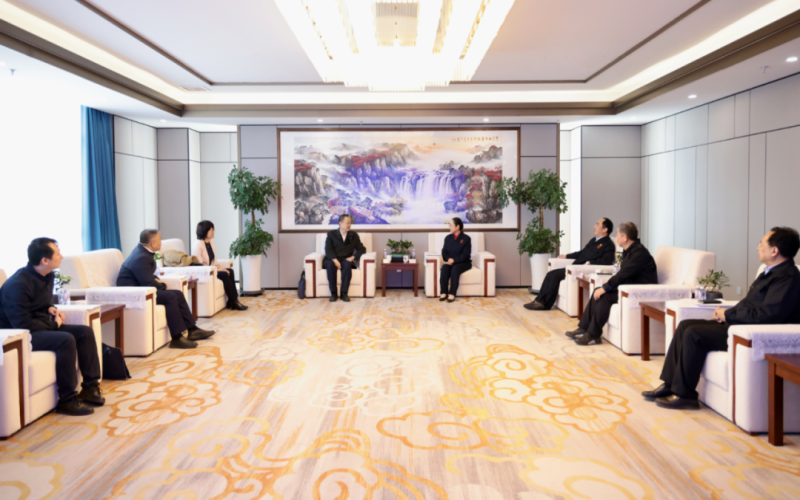 中共天津市委統(tǒng)戰(zhàn)部副部長、市工商聯(lián)黨組書記郝樹民一行到榮程集團(tuán)慰問調(diào)研