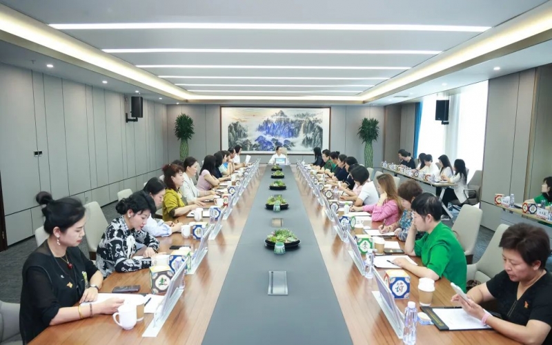 喜迎七一 向黨獻(xiàn)禮 - 張榮華主席與淄博市女企業(yè)家商會(huì)一行座談交流，凝聚她力量，展現(xiàn)她擔(dān)當(dāng)！