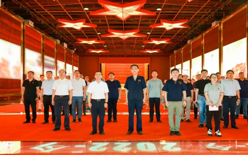 天津中德應(yīng)用技術(shù)大學(xué)黨委副書(shū)記、校長(zhǎng)王海龍一行到榮程集團(tuán)參觀交流