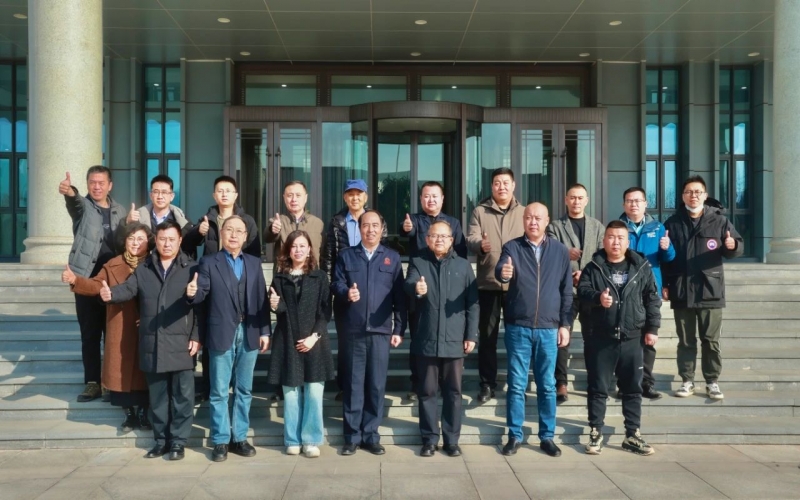 天津市鋼鐵工業(yè)協(xié)會(huì)秘書長(zhǎng)、天津市冶金商會(huì)副會(huì)長(zhǎng)楊勇一行到榮程集團(tuán)座談交流