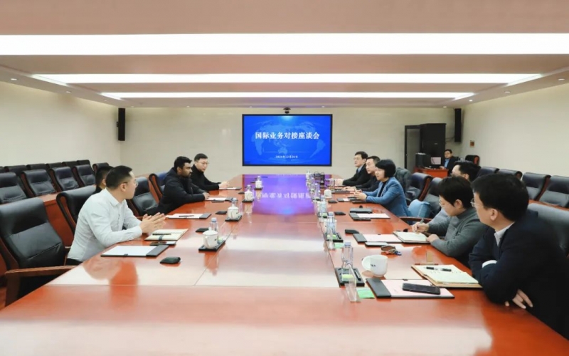 榮程集團黨委書記、融誠物產(chǎn)總經(jīng)理張穎與多家客戶開展國際業(yè)務(wù)座談交流