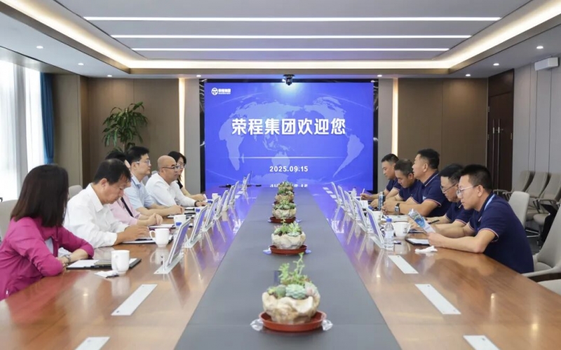 新疆生產(chǎn)建設(shè)兵團(tuán)第十四師昆玉市黨委常委、副師長(zhǎng)王鑫到訪(fǎng)榮程集團(tuán)